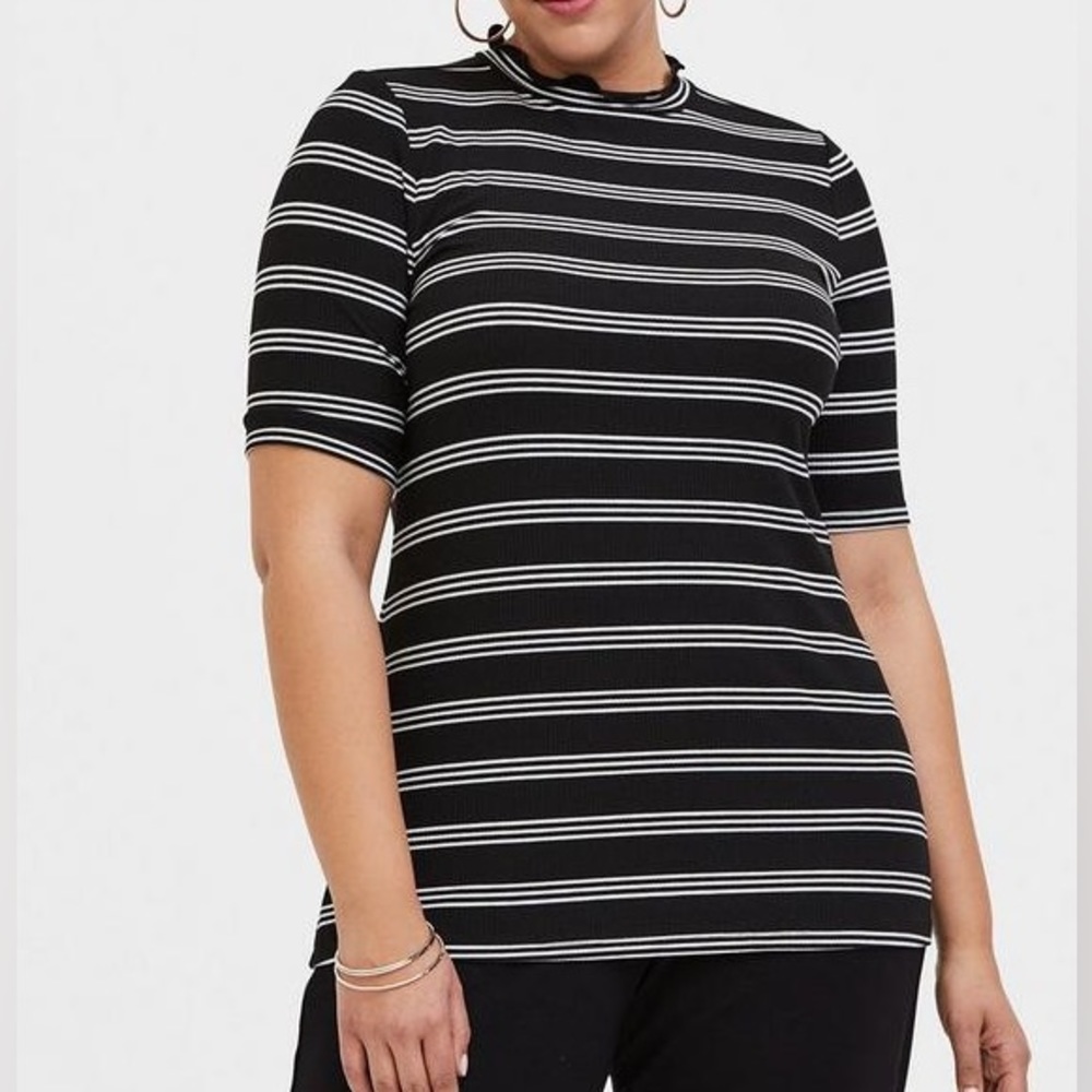Black and white Ribbed Mock Neck Tee